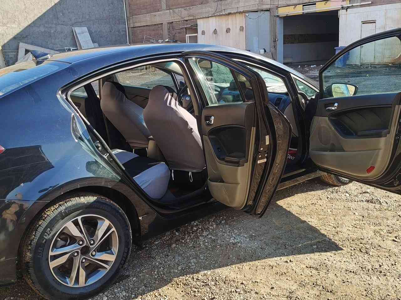 السلام عليكم كيا فورتي وارد امريكي البيع فقط دون مراوس السياره حادث القبغ الصندوك مبدل ولجاملغ جهت ليسر مصبوغ البجم كبس سياره جديده ماشيه 116ميل السنويه بسمي ل 2030
 تخم تاير جديد 
صدر جديد 
كير مكينه مكفولات 
تبريد شغال 
السعر 110وبي مجال 
لاتصال ***********
