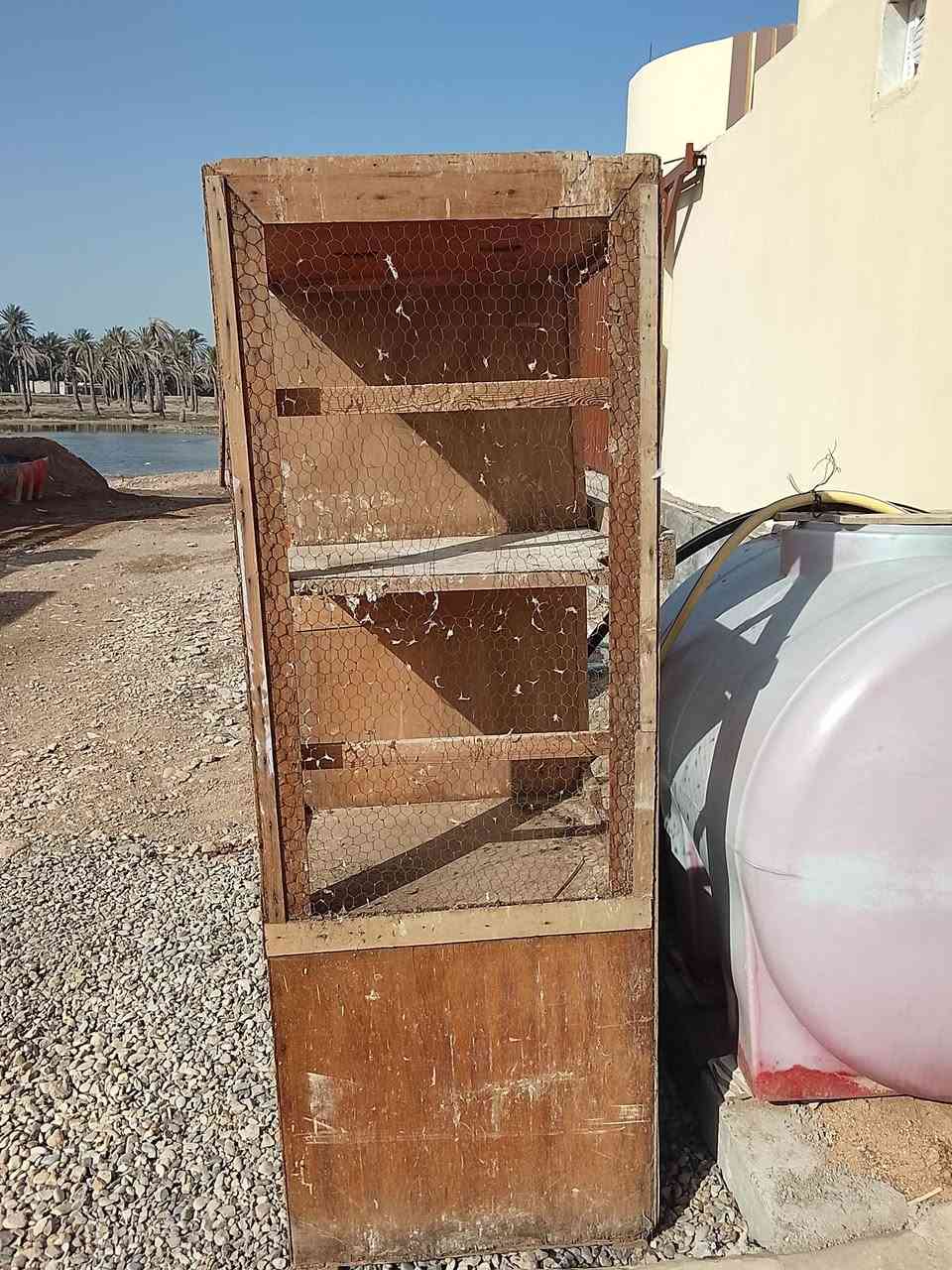 السلام عليكم قفص للبيع مالت طيور دجاج هم يرهم بسعر مناسب ***********
