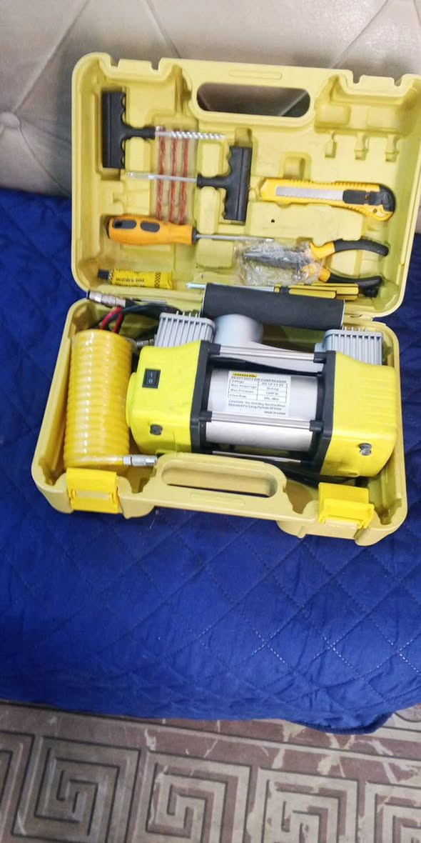 سلام عليكم ورحمة الله وبركاته اخوان شاشه النتره موديل عشره لابيع نضيفه السعر خمسين بم هوا السعر خمسه و تلاثين رقمي ***********
