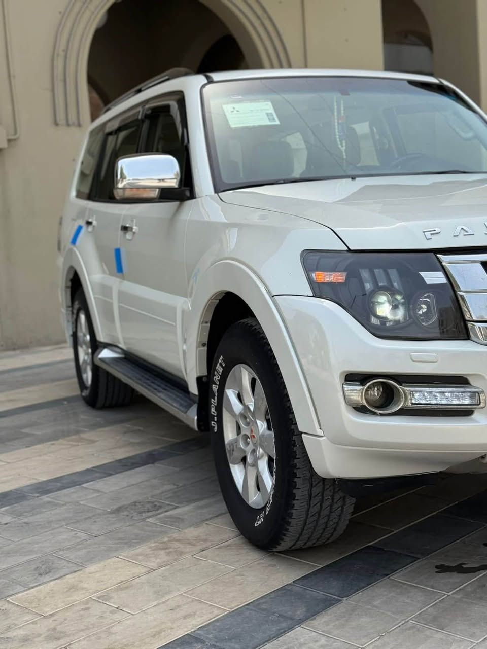 للبيع  سياره باجيرو خليجي حبتور مديل 2010 فول مواصفات لون ابيض صدفي حجم المحرك 3500 رقم  بغداد دولي  بدون حادث  سيارة  مكفوله كفاله عامه سياره كلين عله واضع الشركه  بيهه كد شبر  بارد بدون صبغ فقط معروفه خليجي السياره جديده مال جناي فورويل نضام دفلوك كشنات كهربائي اشارة بل مري شفط تحكم ستيرن  فتحه تبريد ثلاث قطع حساسات خلفيه زاد ثلاجه تخم تاير كير مكينه حداديه خير من الله سياره جديده لوك مال جناي  مكاني بغداد الكرخ السعر 133$ وبيهه مجال والاستفسار الاتصال ***********
