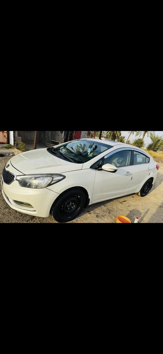 السلام عليكم
كيا سيراتو  ٢٠١٥  خليجي ١/١ 
مواصفات خاصه  بسمي سنويه 
 خليجي فووووووول VIP
سيارة جديدة٢٠١٥
مكينة 2000 دوش
شفتات بالستيرن كير رياضي
مواصفاته
بصمه تشغيل 
فتحه 
تبريد بيانو شاشه منفصل
حساس خلفي امامي اصلي 
لد امامي 
بك لايت لد   
نظام abs 
١٠ ايرباك بيه امان
مري شفط وترحيب واضائه
كروس سرعة مع تحكم ستيرن فول
اوتو لايت 
نقطه عمياء 
تبريد منفصل السائق عن الصدر مع تبريد خلفي
شاشة اعطال مع تحكم 
ثلاجه بلچكمچه
رادار جانبي+ رادار خلفي
كامره خلفيه
السياره بيه ٣ قطع  بدون دواخل 
السعر 118وبيها مجال بسيط
مكاني ديالى بعقوبه
***********
