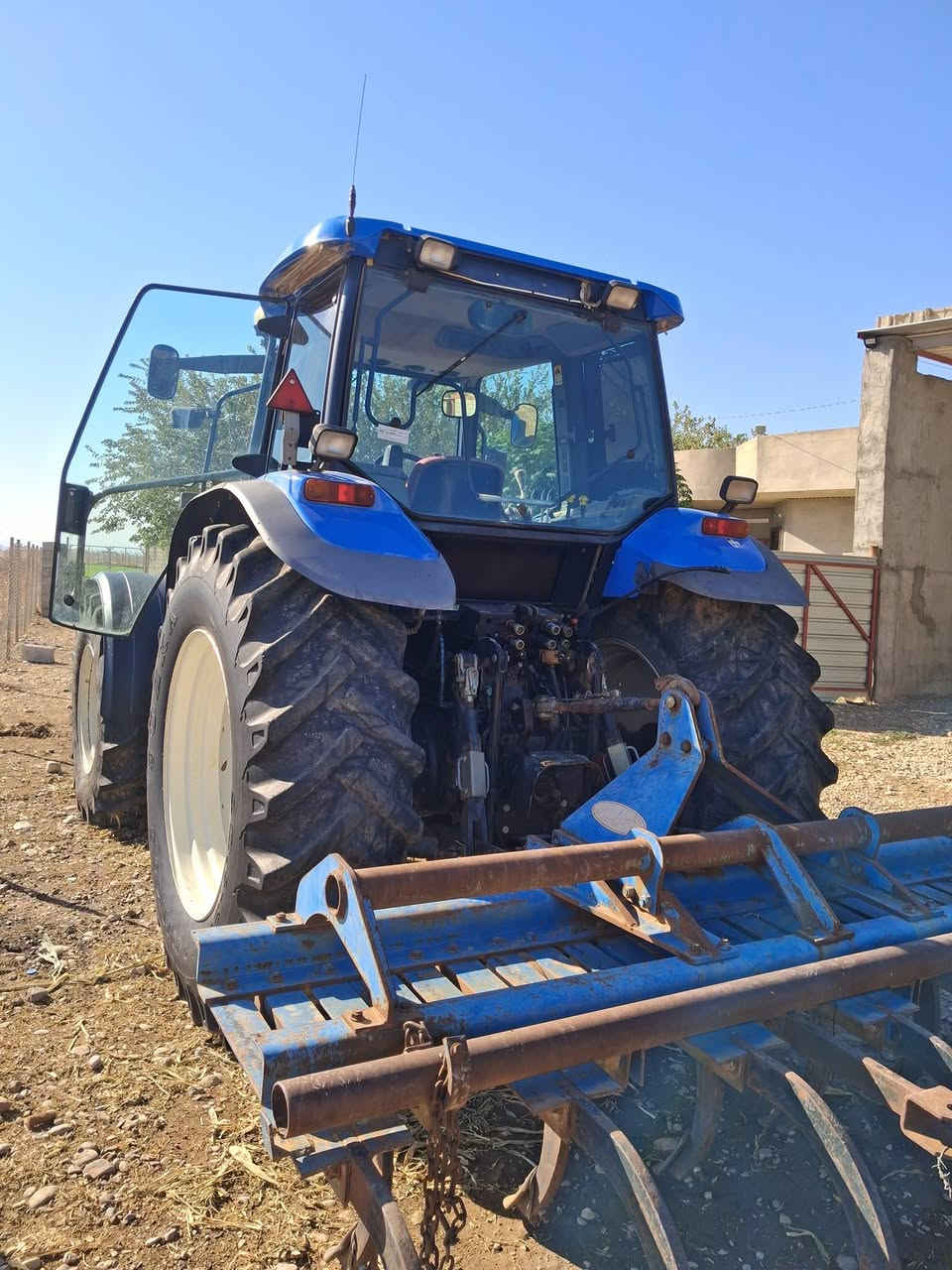 ترێکتەر نیوهۆڵند TM120 فول عادی بۆفرۆشتن شوێن کەرکوک *********** ***********
