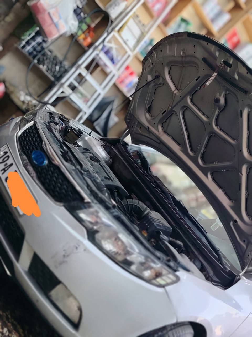 سلام عليكم سياره سيراتو موديل 2012 سياره خير من الله تدفئه تبريد كير مكينه كله جديد رقم نكليزي كربلاء سنويه بعد ٢٠ يوم لازم تسويها تسقط بيها فقط ضربه شبر بل بنيد ومصبوغ البنيد كله وبيها بل جاملغ شبر   تخم تايرات جديد  موجوده بكربلاء بلحر 100 وبيها مجال حك الجيه مامتواجد فيسبوك فقط عل خط ***********
