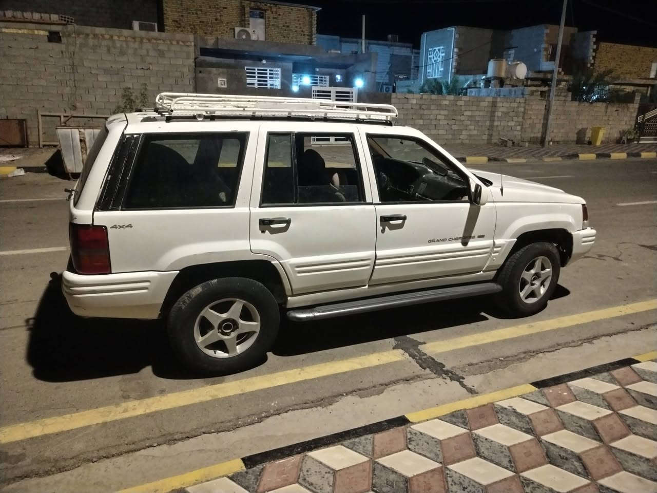 للبيع سياره جيب موديل 1996 رقم  بغداد العنوان واسط  ***********
