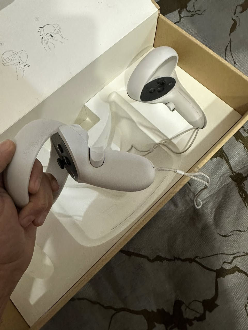 سلام عليكم
للبيع 

نظارة الواقع الافتراضي

Quest 2

ذاكر 256 

نضافه  فول 

استخدام قليل 

يحتوي على 54 لعبه 

السعر    300 الف  قفل

***********

***********
