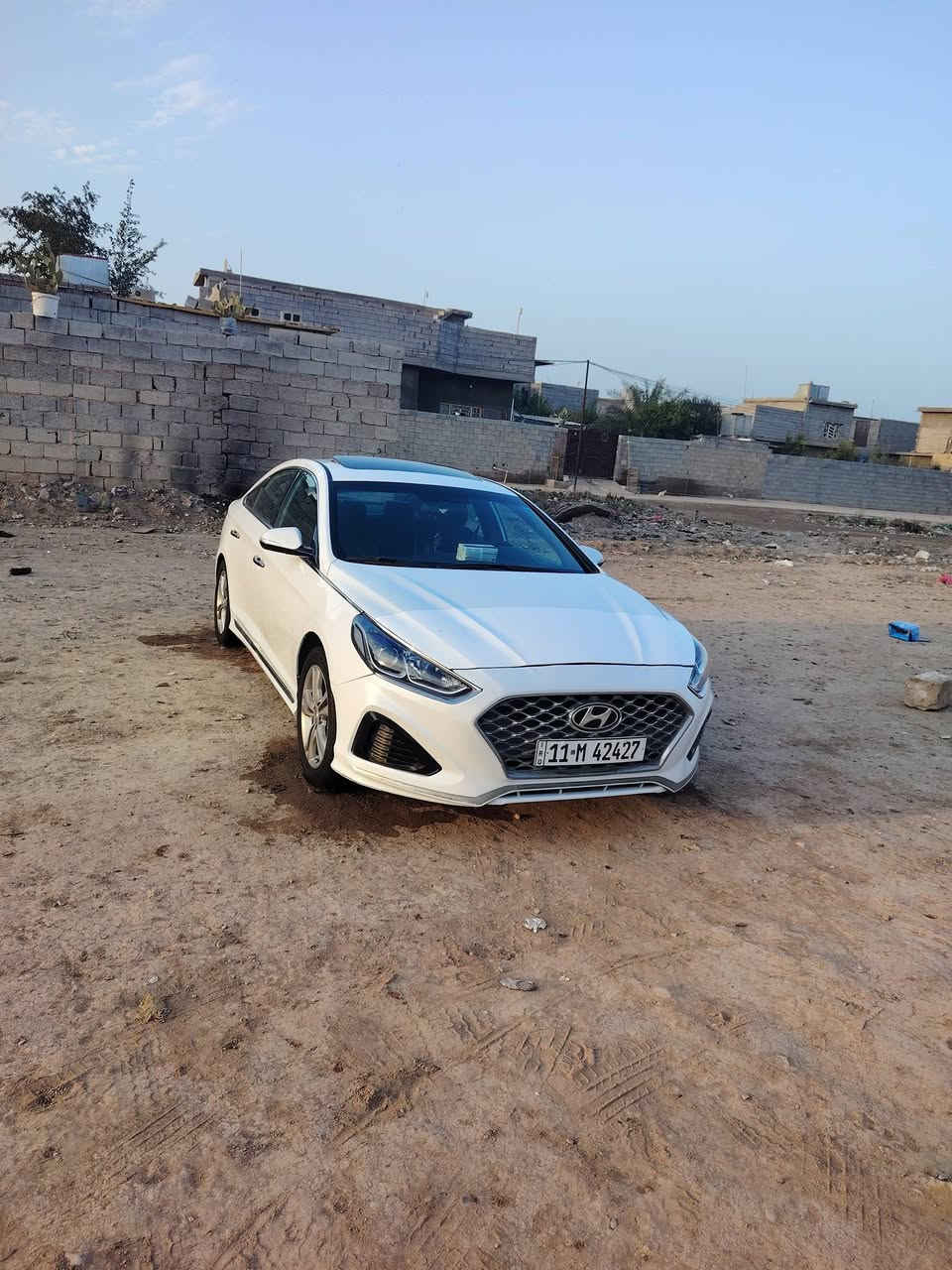 سلام عليكم سوناتا 2018 فول واحد على واحد وارد امريكي 
لون ابيض صدفي لامع دبل گزوز ماشيه 70 فول مواصفات اعله فئه محرك GDi سبور رياضي شفتات ستيرن ستيرن مصغر رياضي السيارة جديدة بمعنى الكلام الستفسار الاتصال على الرقم ***********
