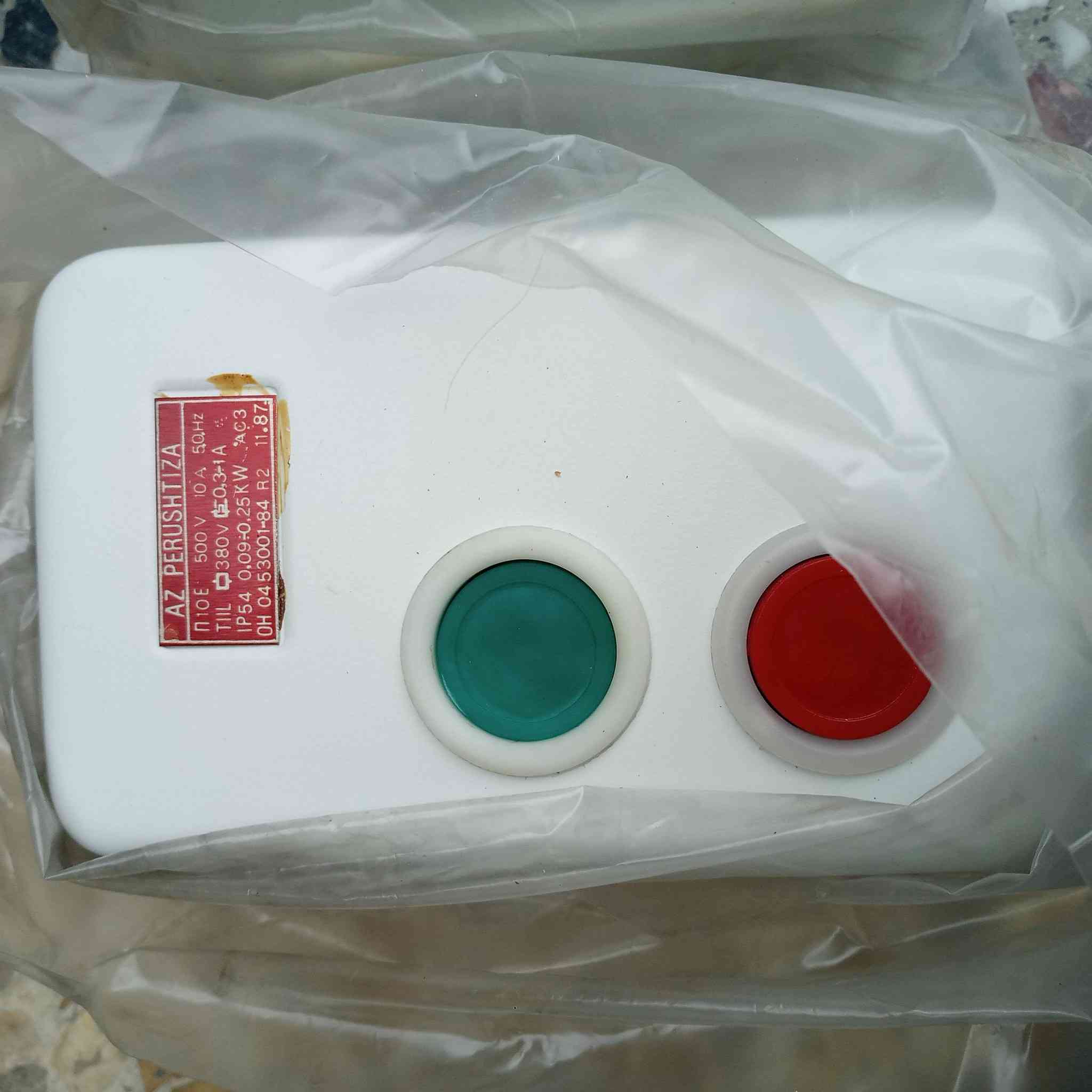 السلام عليكم عندي ذني موجودات 90قطعه كلها جديد الي يفيده يتصل ع رقم 
‏‪***********‬‏
