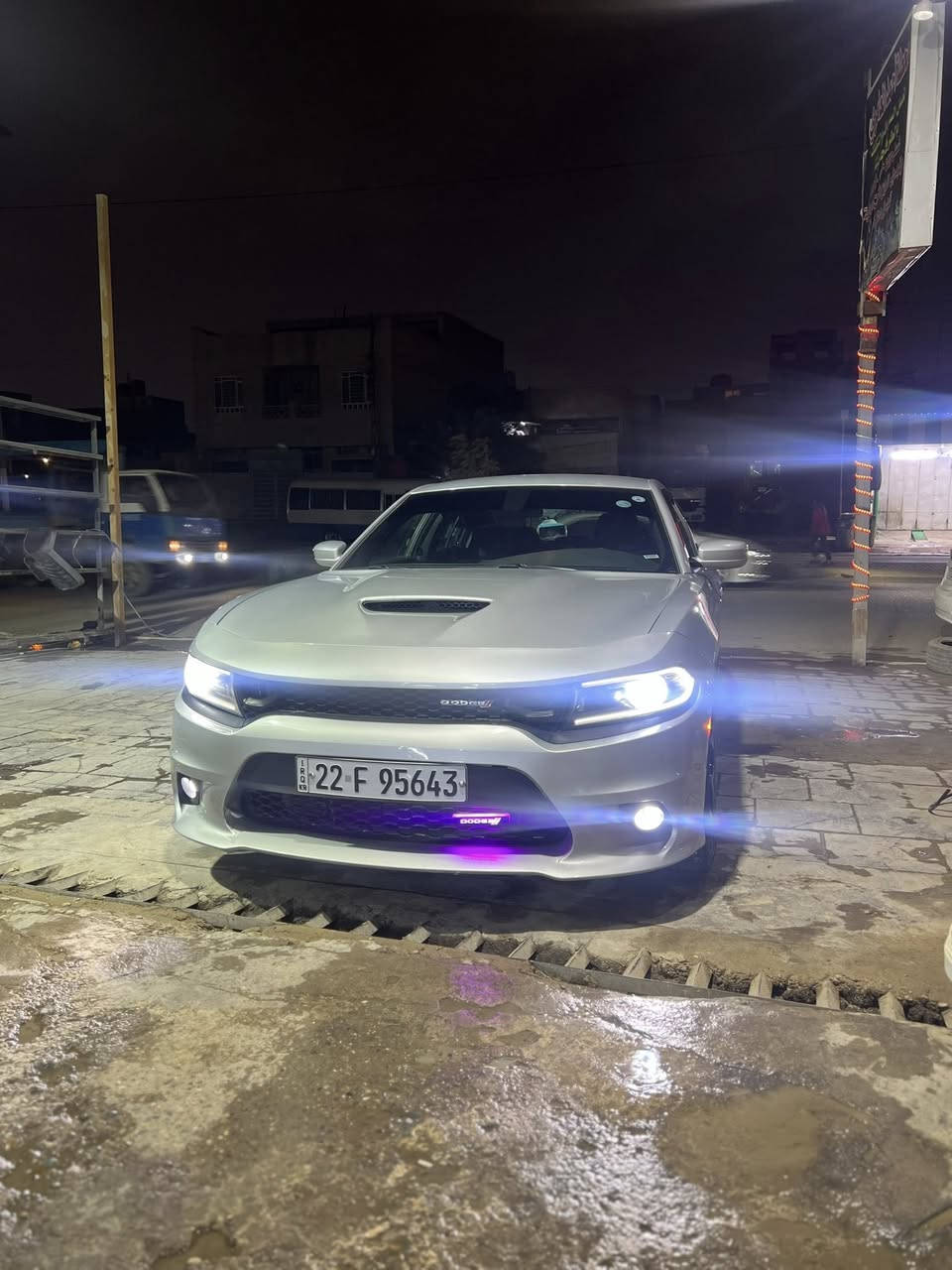 جارجر sxt لون سلفر ماشيه 38 ميل رقم اربيل ب اسمي بدون دواخل بدون ايرباك 
المواصفات 
بصمه تشغيل
بصمه أبواب
شاشه
حساسات خلفيه
تحكم استيرن 
تبريد قطعتين 
صور الحادث والسونار موجود بلصور السعر 230
***********
