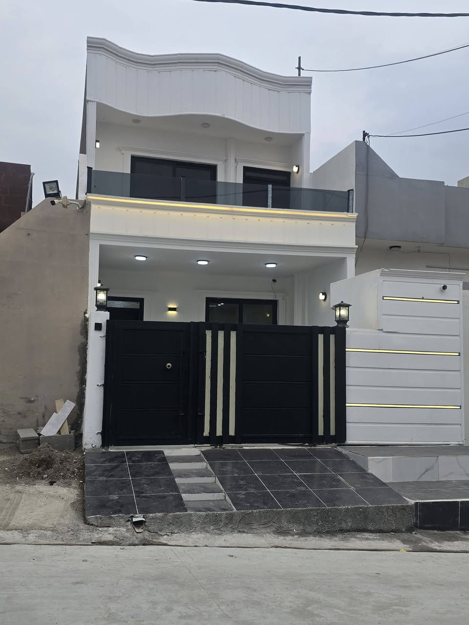 اعلان ٠٠٠
دارللبيع ١٢٥ متر رقم طابقين فول كاشي بيت جديد سفر مامسكون احد
موقع كركوك ده روازا علي طريق سليمانية فرع مقر كوران سعر ٦٥مليون 
شراي يتصل
***********اسيا
***********كورك
