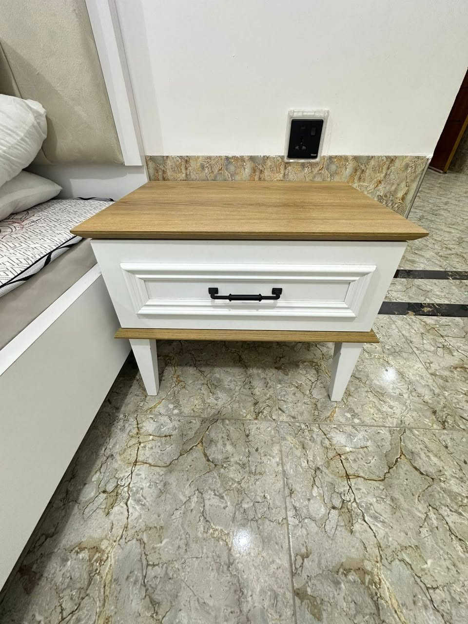 غرفة نوم تركي ٩ قطع اخت الجديدة رايدهة مليون و٦٠٠ ماخذيهة مليونين و٨٠٠ واي ضرر او خدش ما بيهة مكاني الاعضمية ***********
