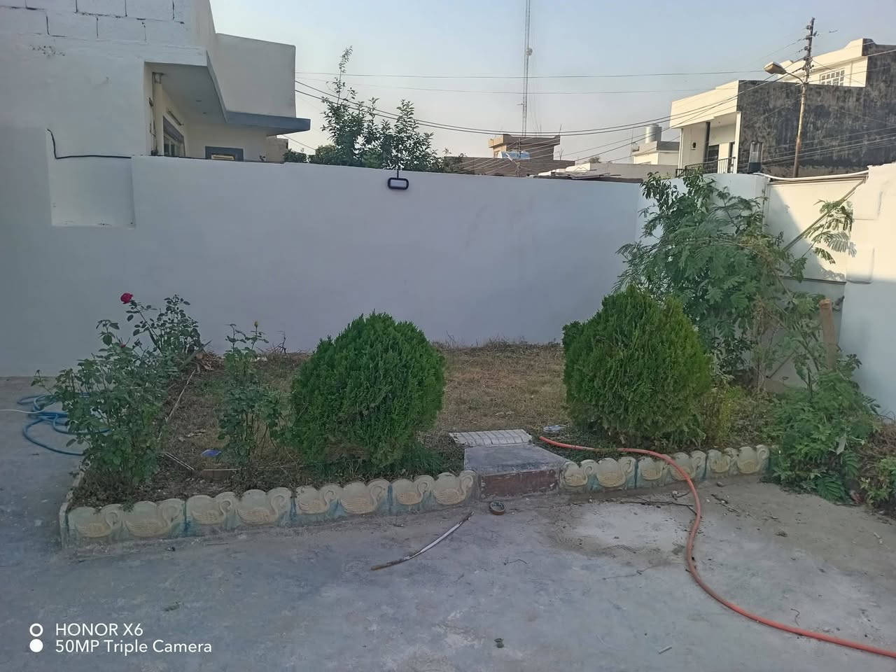 رقم الاعلان 2252
#دارللبيع 200م فول مواصفات 
كركوك بنجاعلي خلف المستوصف قريب سرق
#مكونات (غرفتين نوم وهول ومطبخ وصحيات وكراج سيارة وحديقة)
فول خدمات
فرع عريض
فرع تبليط
فول سيراميك
سقف مغربي
نظام دكت
#سعر 65مليون و بي مجال
☎️*********** واتساب
☎️*********** فايبر
#مكتب_ازاد_للعقار
