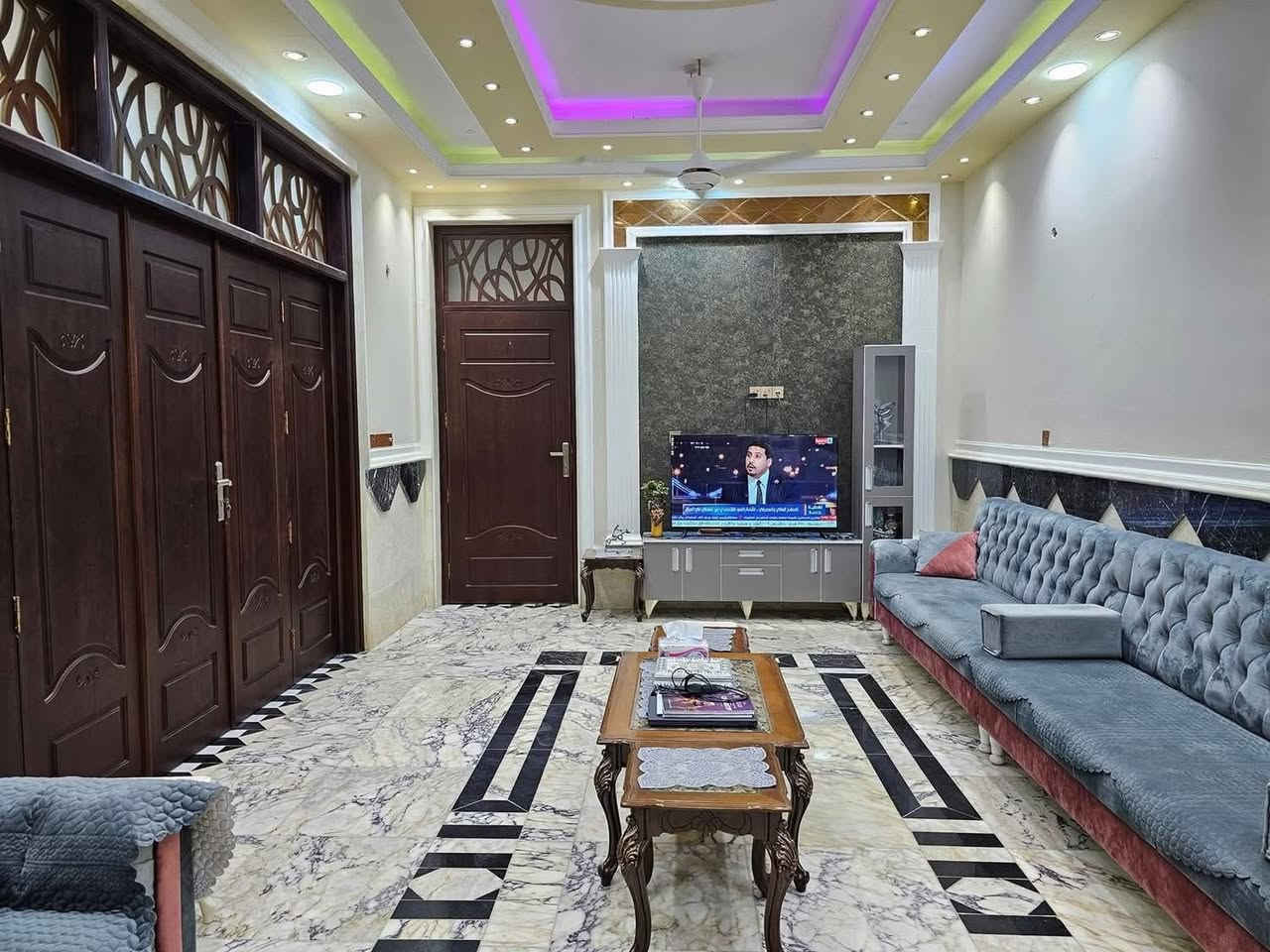 ⭕️دار للبيع من المواقع المميزة في حي الحسين مقابيل مدرسة الحديبية قريب جداً من شارع الكرامة الرئيسي

⭕️المساحة ٣٥٤م طابو صرف الواجهة ١٨م على ثلاث اركان 

⭕️بناء حديث 

⭕️الطابق الارضي يحتوي على غرفتين نوم ومطبخ حار وبارد وصاله وهول ومجمع صحيات 

⭕️الطابق الثاني يحتوي على ثلاث غرف سويت 

⭕️لطلب سعر  مراسله الصفحة او الاتصال على الارقام

*نستقبل جميع عروضكم السكنية 🏠 والتجارية 🏡 بكافة مناطق الحلة 
……………………………..
للمزيد من المعلومات

مراجعة مكتب بابل الكائن في شارع ٦٠ مقابيل حلويات ريف دمشق اوكراج ناجي كماش سابقاً او الاتصال ☎️ 

***********ابو احمدالاسدي  
***********احمد الاسدي
***********امير الاسدي
