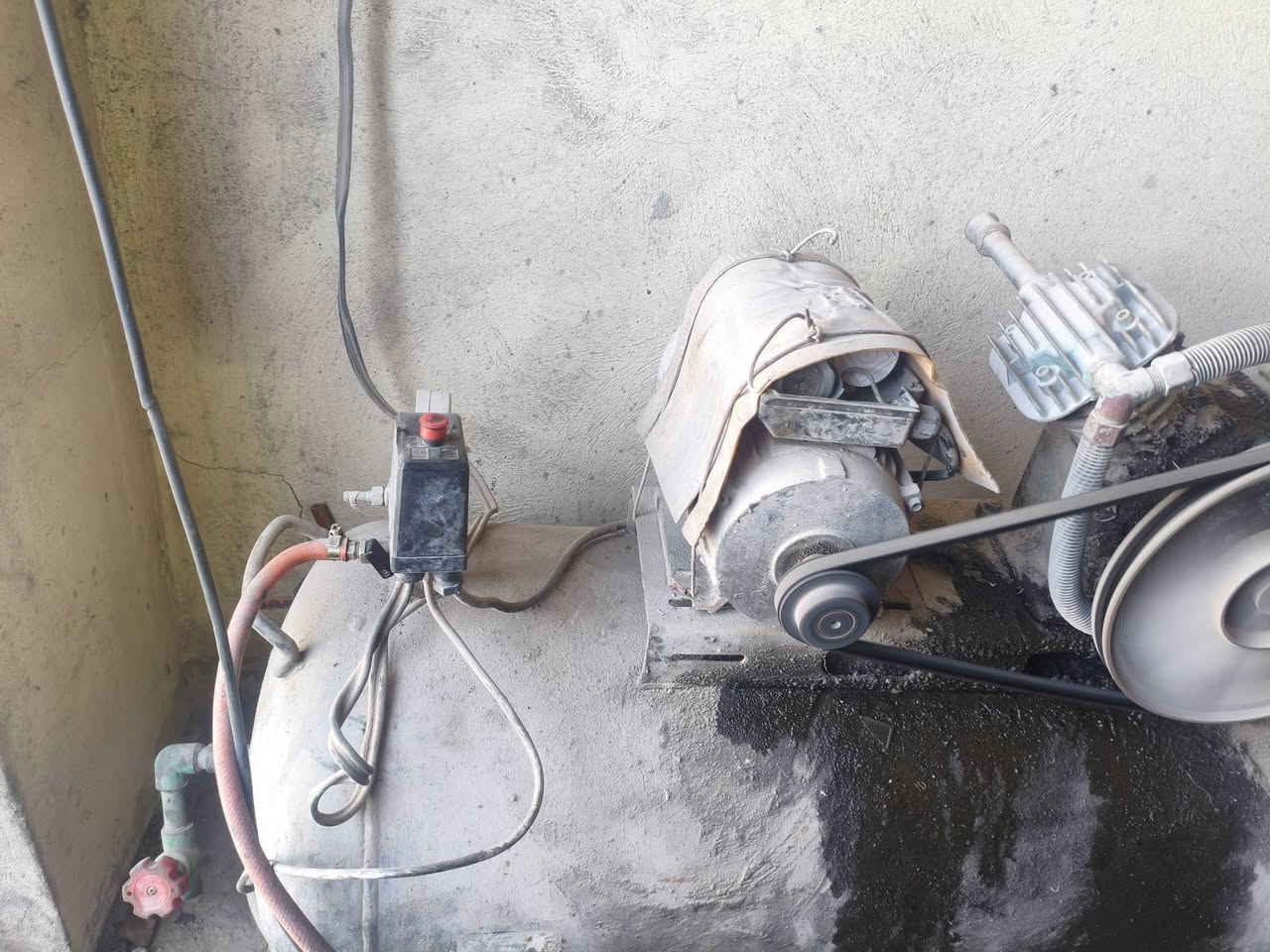 كمبريسر حجم 350شرط الشغل سعره400العنوان نجف حيدريه ***********
