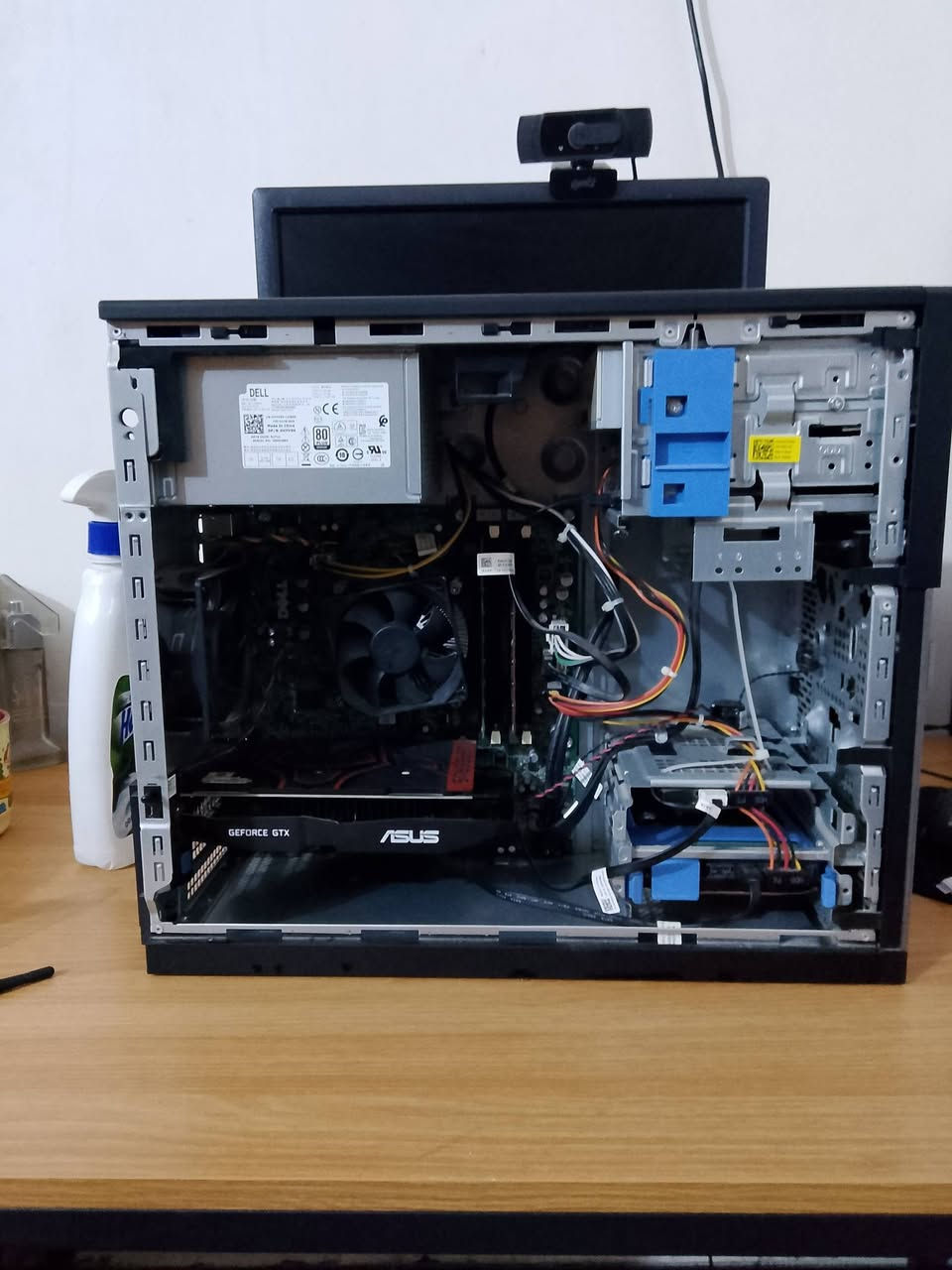 السلام عليكم 
عندي كيس 🖥️optiplex 9020 للبيع 
المواصفات 
معالج: core i5 4590 سرعه 3.30⚡
كرت شاشة: Gtx 1050 ti مكسور سرعه 🕑
الرام: 16Gb 8x2⚙️
التخزين: هاردين✌️ واحد ⚡SSD 120GB الثاني 500GBHHD⚙️

مع شاشه 🖥️dell 17 بوصه و ups🔋بوقه 850va 

الكيس مرتب و نضيف✨ 
و يدعم هواي العاب🎮 مثل👈 
1-resident evil remake 1.2.3.4
2-resident evil 7 و village 
3-GOD OF WAR 2018
4-fortnite 
5-pubg mobile/ Steam 

و غلب العاب البلي 4 
سعر الكيس 320الف و بيه مجال قليل
اذا عجبك العرض ارجو مراسلتي عل خاص 🙏 مكاني 🏠 بغداد-حي السلام- شارع المستشفى🏥
للتواصل عبر الرصيد او الواتساب يمكن الاتصال على: 📞***********
