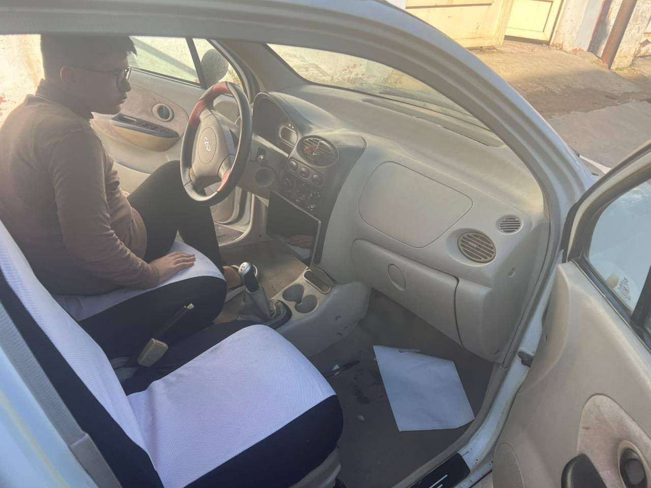 سلام عليكم كيو كيو موديل 2013
سياره نضيفه تدفئه تبريد كير محرك خير من الله 

رقم واسط صاحب سياره موجود كركوك سعر 32وبيه مجال

***********
