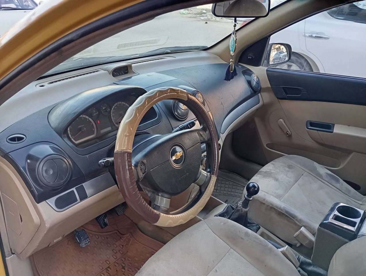 سلام عليكم سياره افيو موديل 2009 خليجي كير مكينه خير من لله تبريد شغال كل كهربائيات شغاله سعر 50 وبيهه مجال الرقم *********** عنوان النحف
