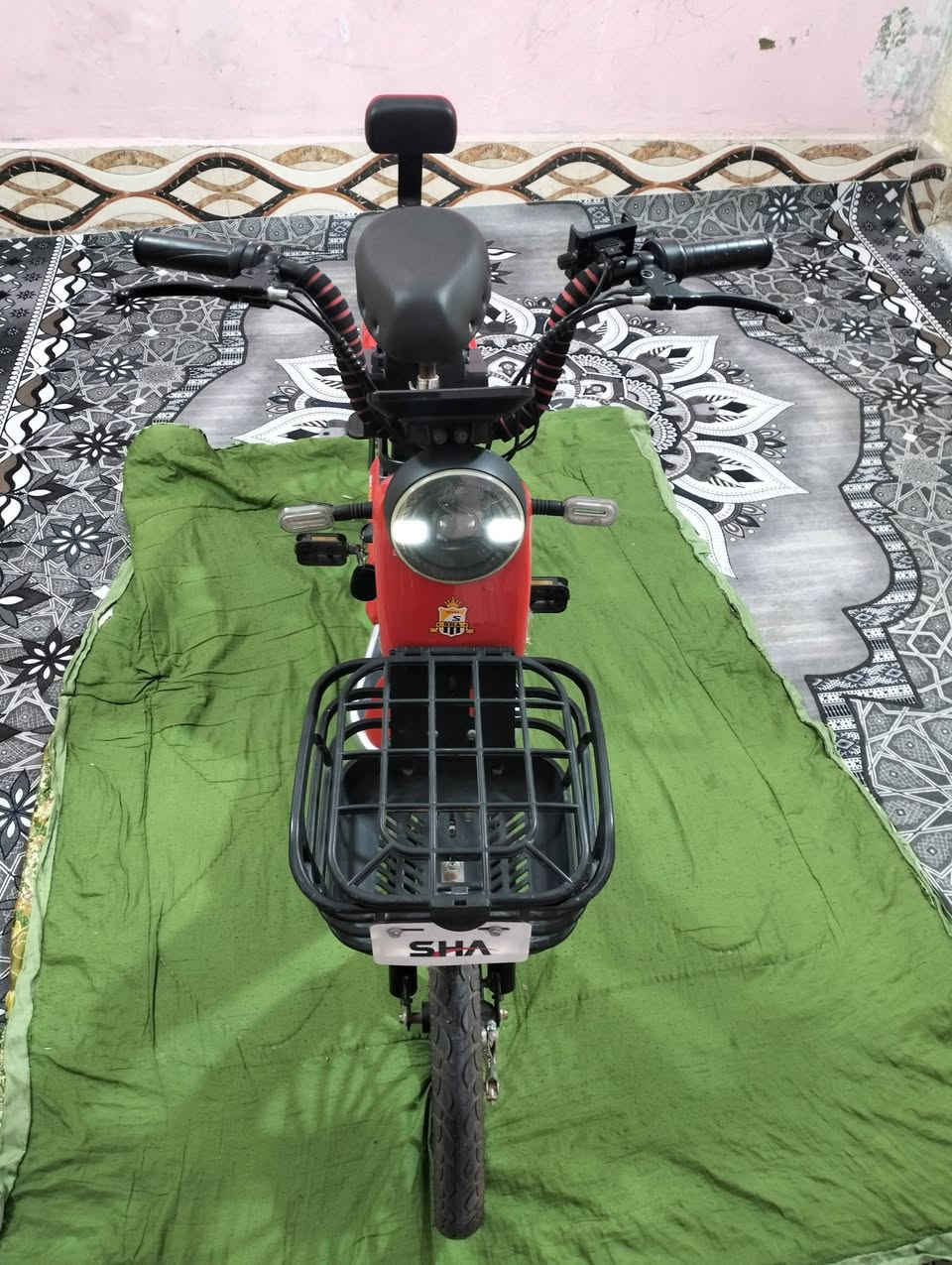 دراجه شحن للبيع جديده عوزها فقط بطاريات نتركت وهبطت بطارياتها  السعر 250 وبيها مجال *********** واتساب الناصريه المركز
