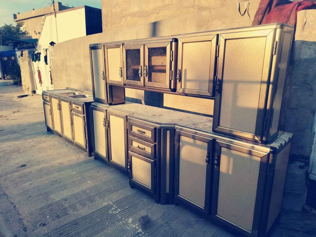 السلام عليكم كاونتر مترين ونص السعر 300 نظافه فول***********
