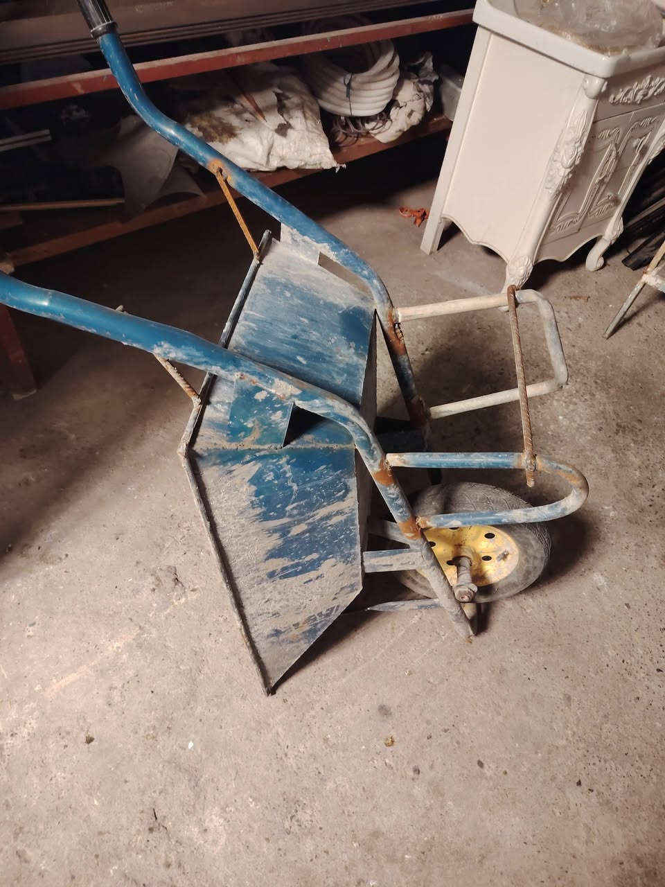 للبيع أغراض *********** مكان كوير
