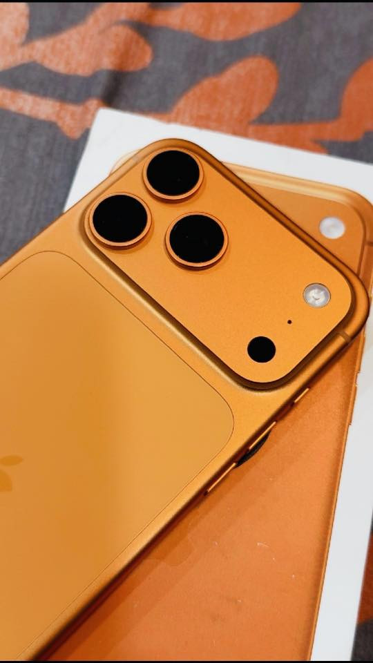 السلام عليكم
17 برو ماكس 256 ايسيم الكتروني 

مشحون 5 مرات يعني بعده جديد 

سعره 1950 الف مكاني بغداد 
***********
