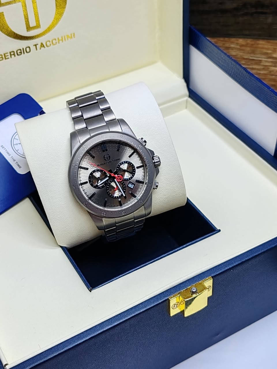 #ساعات #رجاليه #اصليه 
السلام عليكم زبائنا الكرام
تتوفر ساعه من ماركة سيرجو تاكيني الاصلي البراند
الايطالي
ماكنه ياباني ضد الماء ومقاوم ٥٠ متر تحت الماء
السير ستانلس ستيل مقاوم للصدأ
السناتر شغاله ونافذ يومي ايضا
القطر ٤٣.٨
ضمان سنه ماکنه وطلاء
للطلب والاستفسار مراسلة الصفحه
او واتساب ***********
