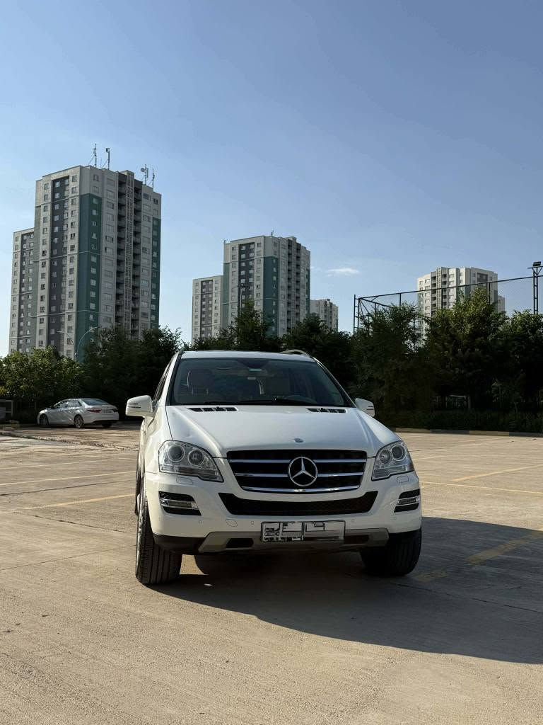 مارسیدس ML350 مۆدیلی 2011یە و تەنها 157 هەزار ڕۆشتووە و زۆر پاک و بێ عەیبە و ڕەقەم سلێمانییە و تەنها یەک دەرگای بۆیاخە سۆنەرەکەیم داناوە ، مەکینەی ۳.٥ە و دەبڵ ئەکسلە و کوشن کارەباییە نرخی 150گەڵاو معامەلە ،لە سلێمانیم
***********
*********** السليمانية, العراق

