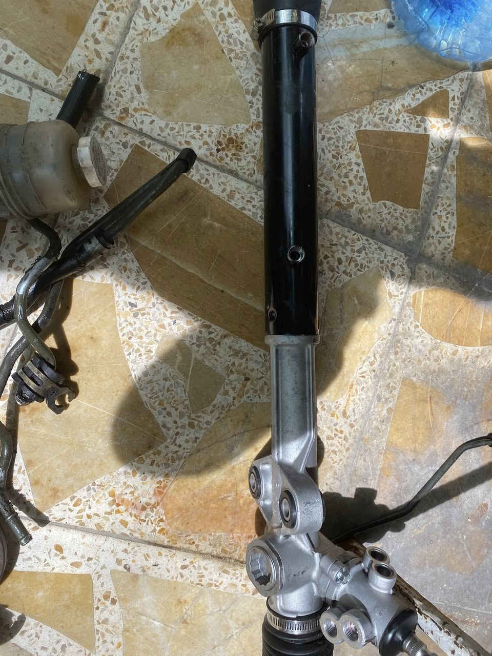 سلام عليكم مشط ستيرن باجيرو  للبيع تايوان صيني درجه اولى نظيف كما موضح بالصور مشط كامل مع الغراض + راس روط باجيرو عدد ٢ ايمن وايسر سعر ١٦٠ الف وبي مجال اخوان
دبه دهن باور كامله مع صوندات وقفايص سعر ٣٠ الف دبه اصليه وكاله الغراض على الفحص والمشط نوعيه معروفه 
العنوان بغداد
للاستفسار ***********
