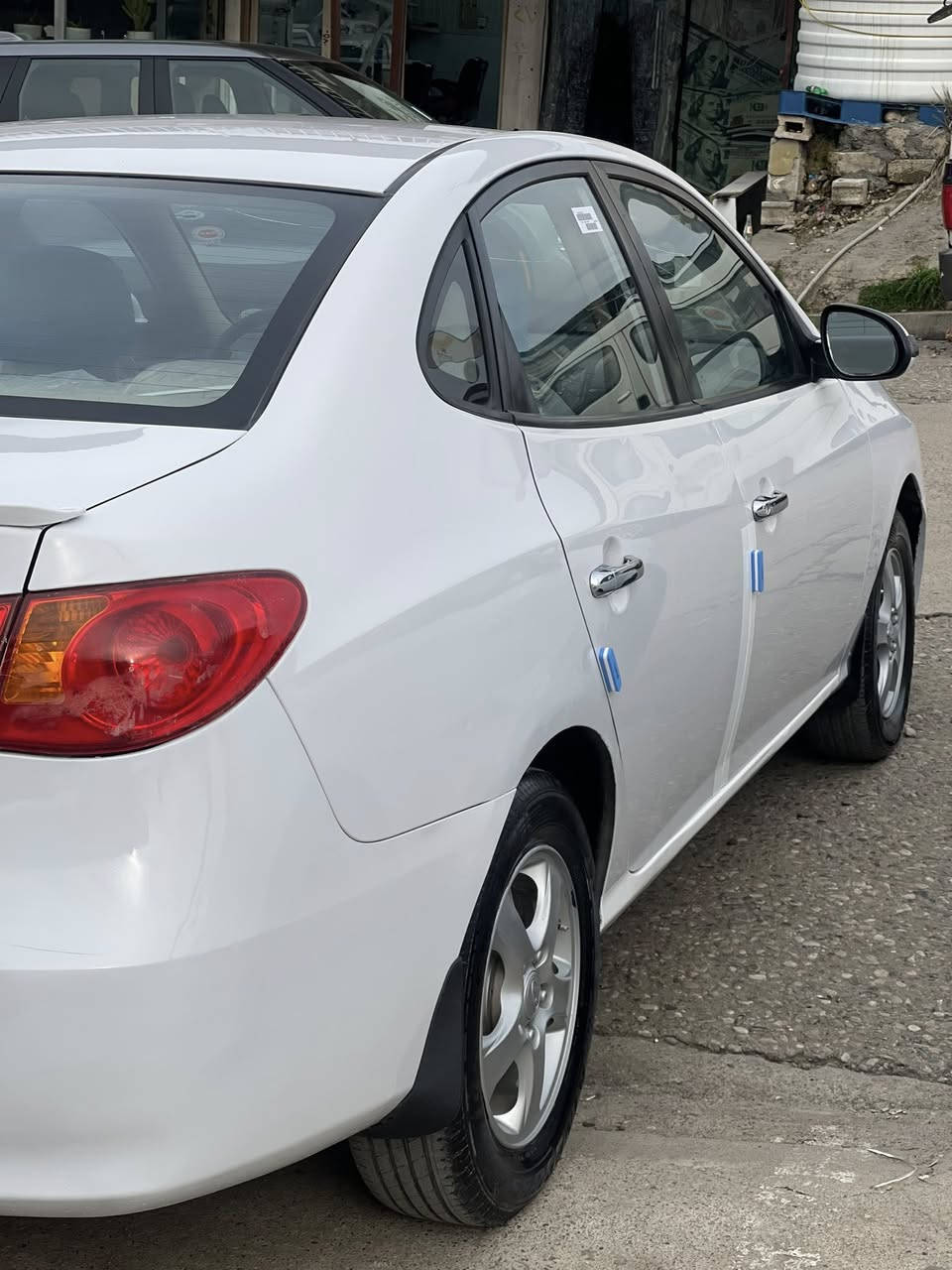 السلام عليكم
هونداي النترا 2011 لون ابيض 

دكشن عالي 

سياره رقم دهوك  

سياره كير عادي 

كير محرك شرت ما مفتوح 

اشاير بلمري

4 دسك

يدات بيض بلادي

ويل كروم 5 

جرس سرعه

داخل لونين

🔺السياره بس شبرين بي كارت باب خلفي  

 

مكان سيارة عقره 📍

رقم الهاتف واتساب او فايبر ☎️

***********
