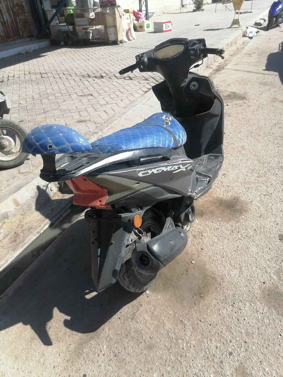 السلام عليكم دراجه لبيع سنكس 300 وبيها مجال للشراي رقمي  ***********
