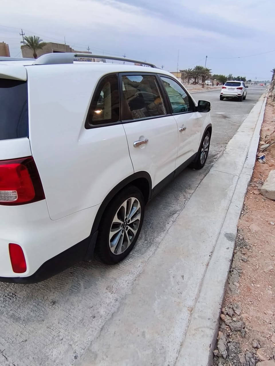 السلام عليكم ورحمة الله 
سورنتو ١٤ خليجي مكفولة من الضربة والصبغ والتبديل بيها بارد جدا بسيط وممبين اصلا..  فول مواصفات بصمة تشتغيل + بصمة ابواب + بصمة جنطة ثلاث قطع تبريد تبريدها ماشاء الله ثلج ويل كروم تحكم ستيرن اشارة بالمري الجانبية + مري شفط اشارة ترحيب  حساسات امامية وخلفية كامرة . محرك ٤ سلندر السيارة عليها ادامة من الدعامية للدعامية حدادية كاملة دبلات امامية خلفية هنه وقواعدهن بوش امامية وخلفية + البوش الزيتية روس ارواط طوب شموع ذرعان ولاستيك رباط كله جديد وكالة اضافة الى ادامة منظومة الاحتراق فلتر و فيت بم اصليات بلكات اصليات من شركة كيا واشر قبق ولفات فلاتر جدد تخم تاير جديد ماصار شهر من شديته باتري جديد السيارة جاهزة من كل شي ترايها لدهوك كير محرك مكفولات رقم انكليزي سنوية مجددة قبل شهر لغاية ٢٠٣١ السعر المطلوب ١٧٠ وبيها مجال
***********
***********
ملاحظة بيها ٦ رصعات حالوب خفيفات ممبينات بس يطلعن بالسونار مكان السيارة ديوانية المركز
