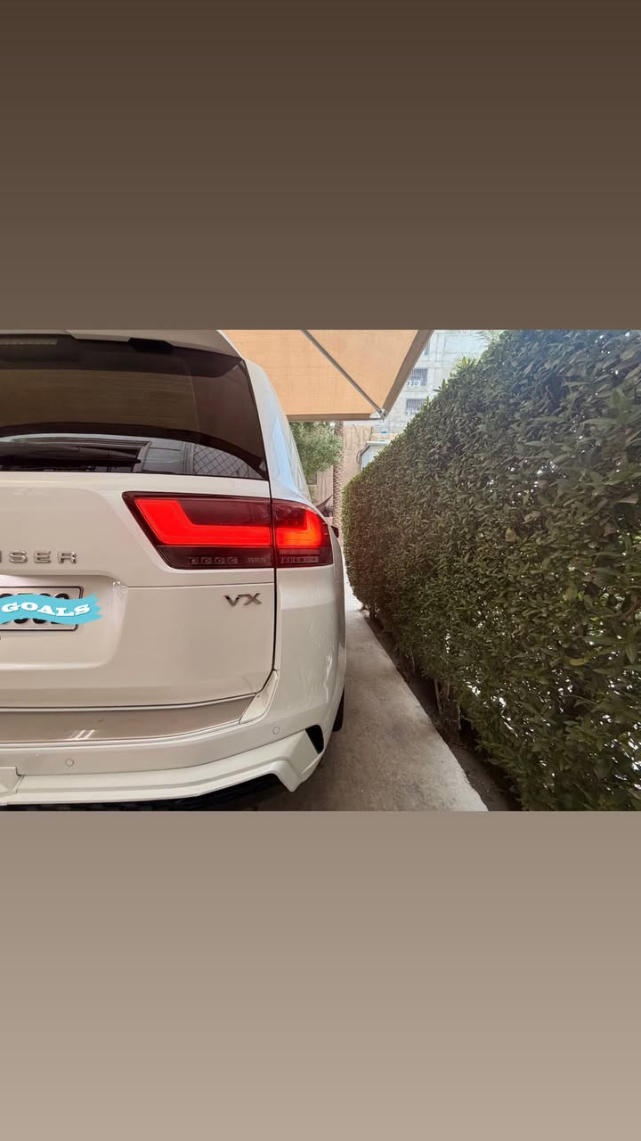 سلام عليكم/  السعر تنافسي
للبيع لاندكروز 2023 فئه VX  (تووين تيربوو)
فووول مواصفات  ساززززز (SAS)بعدها بالضمان

كفاله عامه من كلشي بعدها زيرو

بصمات اثنين وياها 

ماشيه :33 الف فقط 

مكان السيارة : زيونة 

السيارة بأسمي رقم أربيل تحوويل ثاني يوم

للاتصال :***********
