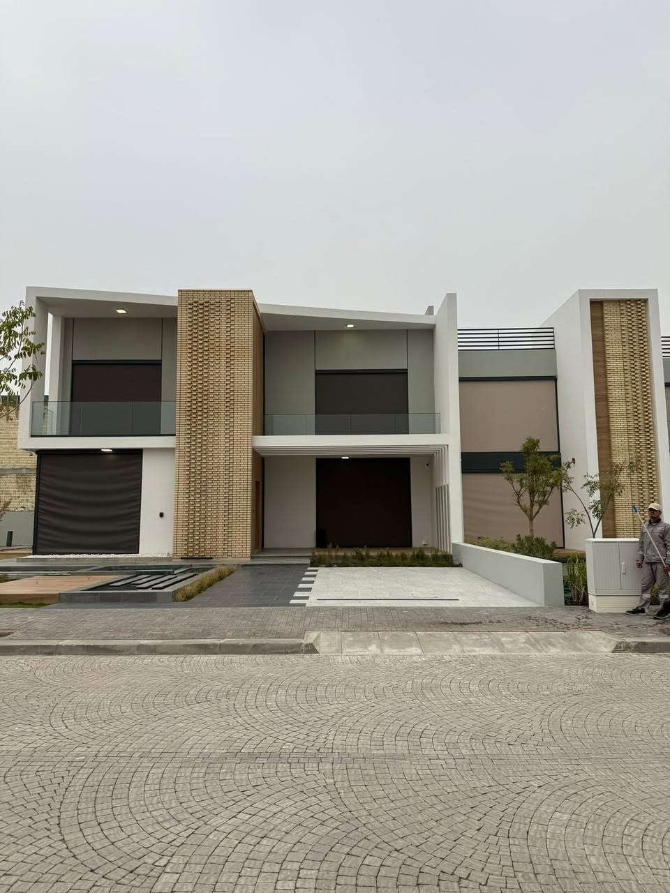 تتوفر  بيوت بيع اولي واعادة بيع في مجمع البدور منطقة الوتر فرونت بمساحات 250م و300م و400 م ومواقع ممتازة بمقدم 40% وجدول سداد مناسب 

لتفاصيل اكثر
المستشار العقاري
محمد الابراهيمي
                            ***********
                            ***********
نستقبل جميع عروضكم العقارية البيع والأيجار
