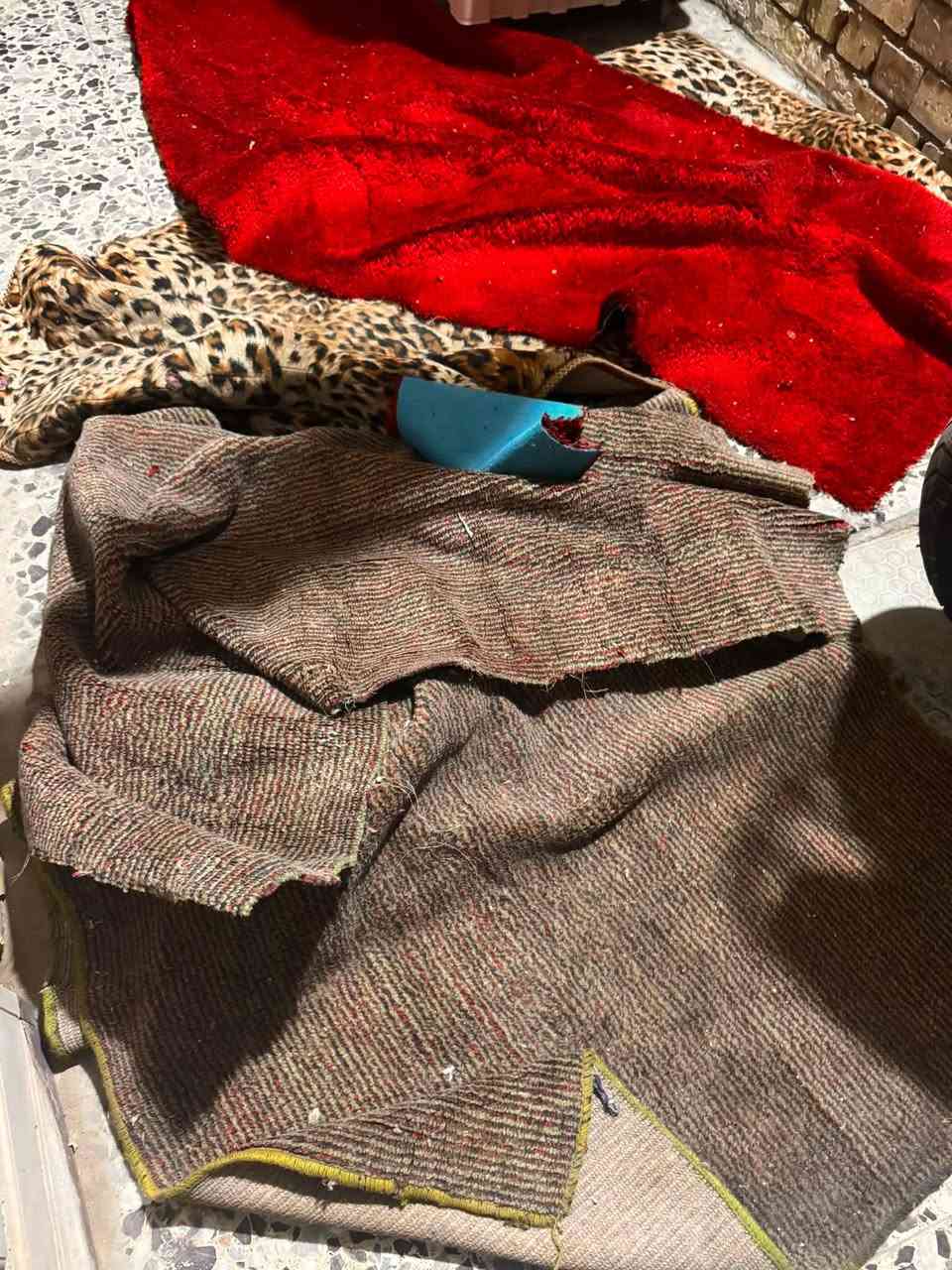 ٣ مدات و٣ لحفان وبردات ٤ قطع  وملابس مال اطفال ومخاد اريد اشيل وماعندي مكان الهن للبيع كلهن ب ٣٠
مكاني البلديات ماعندي توصيل


**إذا كنت صاحب هذا الإعلان وتريد حذفه لأي سبب، رجاءا أرسل رسالة إلى الدعم الفني**