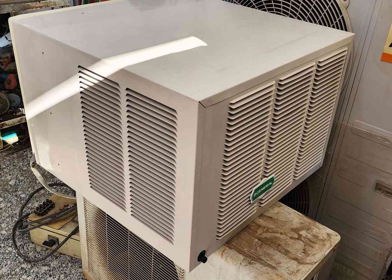 مكيف جنرال ياباني أصلي ابو العين السحريه الأصلي 2 طن الابتر 
نظيف جدا جدا  مشدود و ما مشتغل بعده جديد 
 دفع الهواء ممتاز جدا شرط التبريد ثلج ثلج ❄️🥶 
السعر ٧٥٠ الف قفل 
العنوان واسط الكوت دور العمال مقابل جامع الرسول 
ورشة و معرض مبين سمير عوفي 
هاتف 
***********
***********
#الجميع 🌹
