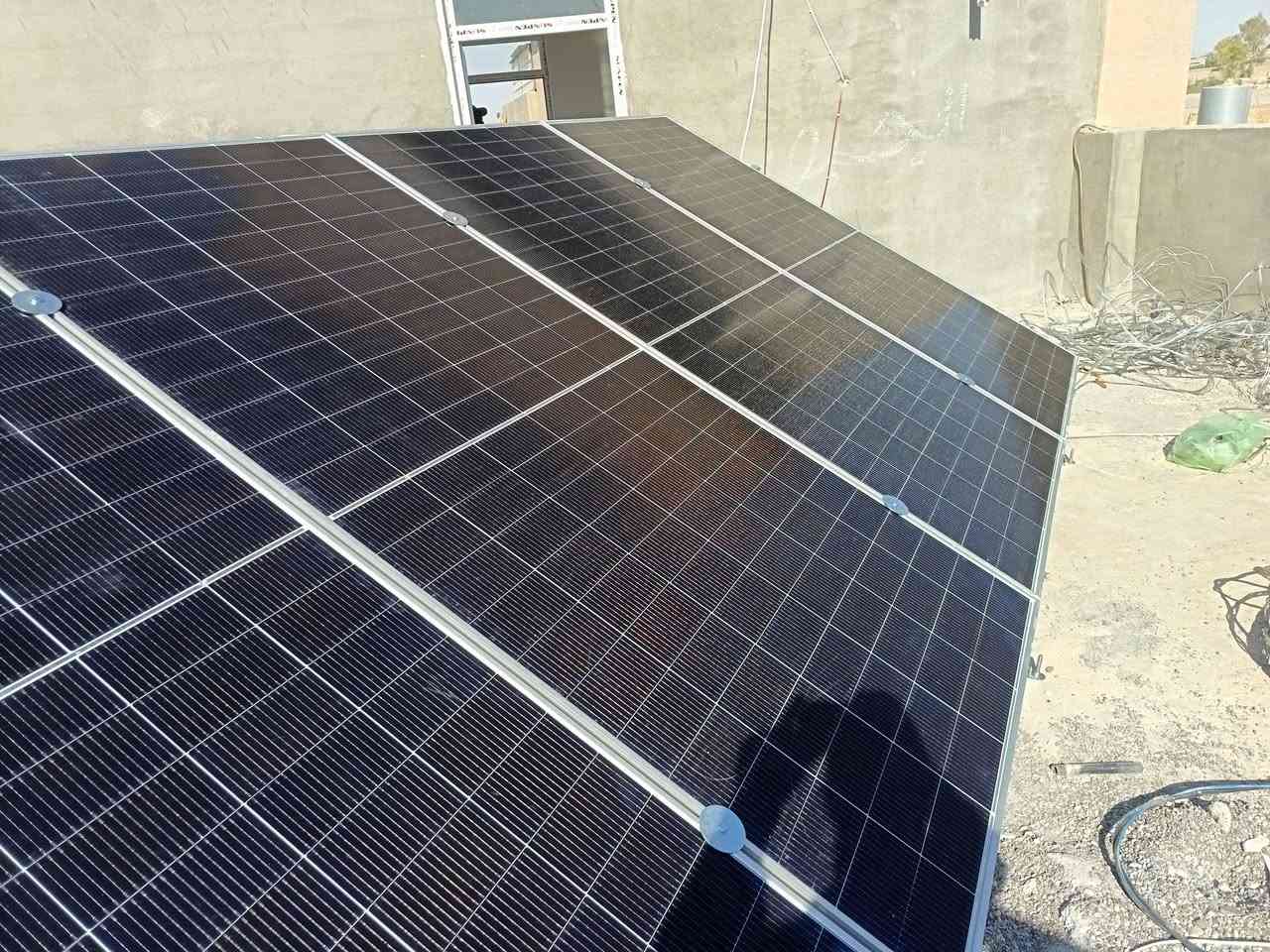 #أستثمارك في الطاقة الشمسية☀️ ربحآ مستمر ⚡⚡.
أتصال +واتساب
***********✅ ☎️ //***********✅ ☎️ 
◀️ الحمد لله تم تجهيز و نصب منظومة طاقة شمسية لأحد زبائننا في ناحية الحجاج. ١٦ أمبير نهاري و ١٥ أمبير ليلي.
مكونات المنظومة.
1️⃣ الواح فيلادلفيا أردني ٦٠٠ واط عدد ٨ و بضمان ١٥ سنة.
2️⃣ أنفيرتر بقدرة 6.2 كيلو واط نوع رايزنك و بضمان سنتين.
3️⃣ باتري بقدرة 15 كيلو واط نوع فلستي ضمان ٥ سنوات.
4️⃣ هيكل حديدي مغلون ١،٥.
5️⃣ قواطع AC و قواطع DC نوع شنايدر.
7️⃣ كيبلات DC ٦ ملم و مقاوم للظروف الجوية.
◀️نظام BMS يدعم الشحن الذكي للبطارية.
◀️ مواد من مناشئ عالمية و ضمان حقيقي.
◀️✅ أسعار مناسبة جدا كما يوجد اقساط ع الماستر
