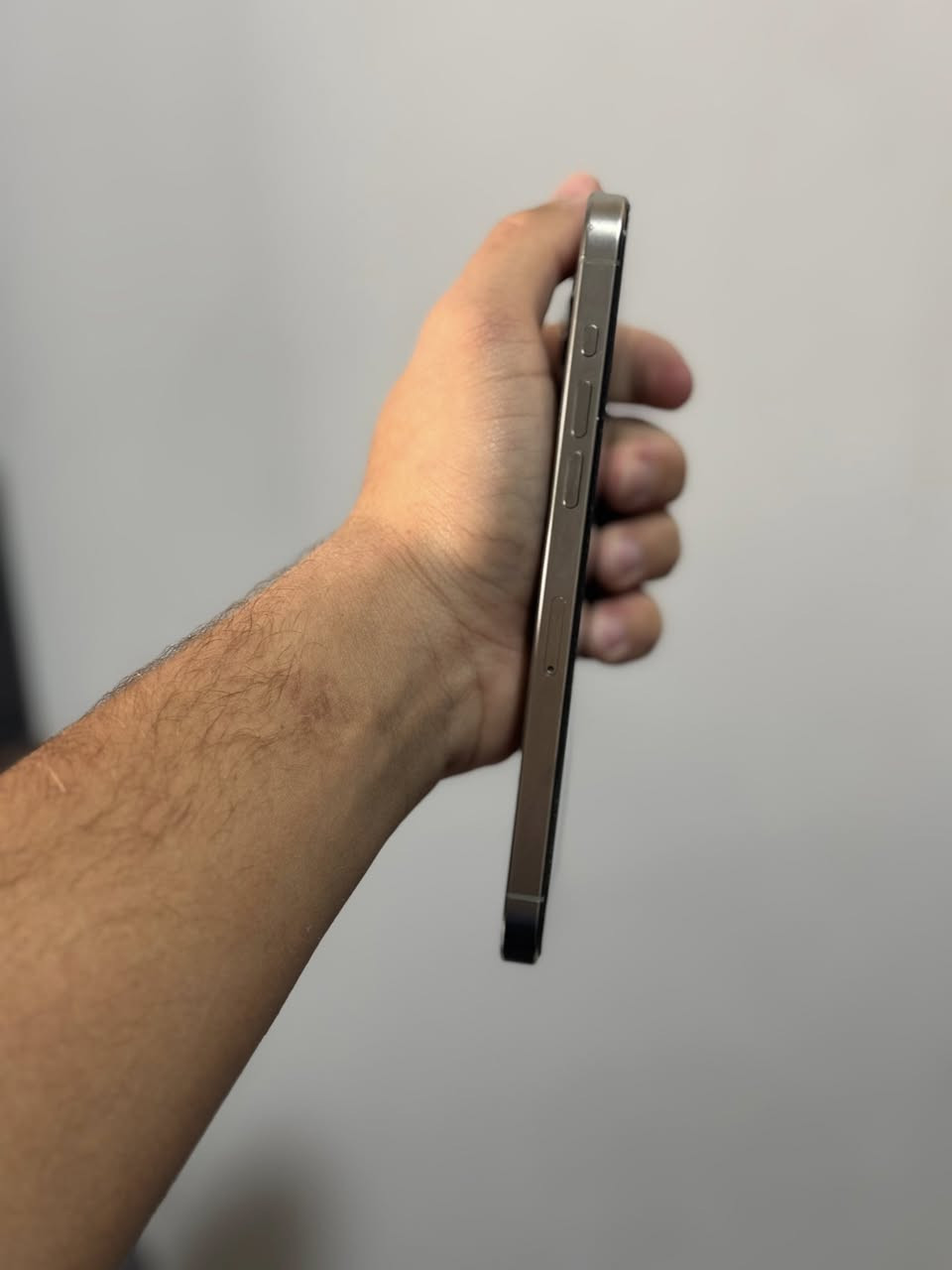 للبيع‼️
📱iPhone 15 Pro Max 
لون التيتانيوم الطبيعي (رصاصي)👉🏻
256 كيكا
البطارية 90 🔋 حقيقي لا معلايه ولا مبدله
الجهاز نورمال على وضع الشركه مابي اي شي لوك 
السعر 1.150.000 وبي مجال بسيط
مستعجل على البيعه 
مكاني موصل كوكجلي
***********
