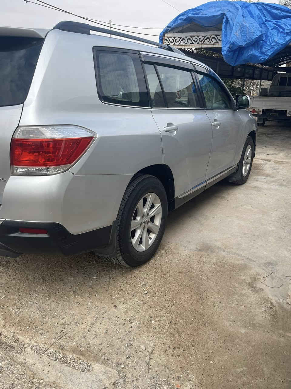 السلام عليكم للبيع هايلندر موديل 2012 رقم اربيل بسمي سنويه جديده 2028 مواصفات تحكم ستيرن كشن كهرباء شاشه سونار سبعه راكب ثلاثه قطع تبريد السياره مال جناي تخم تاير جديد محرك كير صدر السياره بيهه جاملغ تبديل وتوحيد لون بابين باب السايق والخلف السايق العنوان سامراء ناحيه المعتصم السعر 172 وبيهه مجال للستفسار اتصل *********** او ***********
