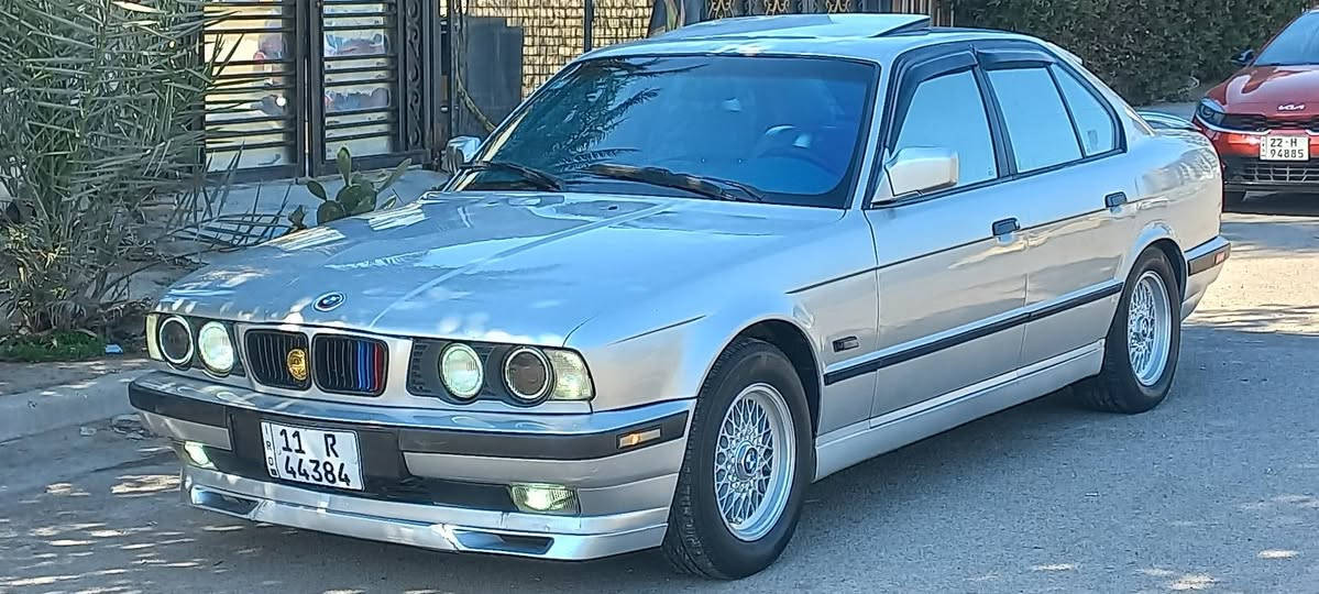 السلام عليكم ورحمة الله وبركاتة
للبيع  مال جنايه  جديده وكلشي حلوه 
 محرك وكير وتبريد وصدر أمامي وخلفي وتبريد وكهربائيات مكفولات  بشرط مسكر كير عادي  السياره مملعوب بيهة بدون معجون  موديل ٩٢ بسمي تحويل مباشر  تخم تاير وباتري جدد سلايت  سبايدر جنطه شفقه خلفيه بيها تراي كلش حلو  وناعمه  ٤ جامات كهرباء  تبريد قطعتين  لايت زنون  بلاجكتورات زنون ارفيو جديد  منضومت مي جديده  منضمت بانزين جديده دينار متصرف عليها السعر ٧٠ حته دهن جديد  متعجبك السيارة او السعر ربي يحفظكم السوك كلشي بي العنوان بغداد *********** بي واتساب
