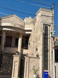 عندي بيت 240 م مربع الواجهة 8 النزال 30 بالبنوك  البناء 3 طوابق مجموع ...