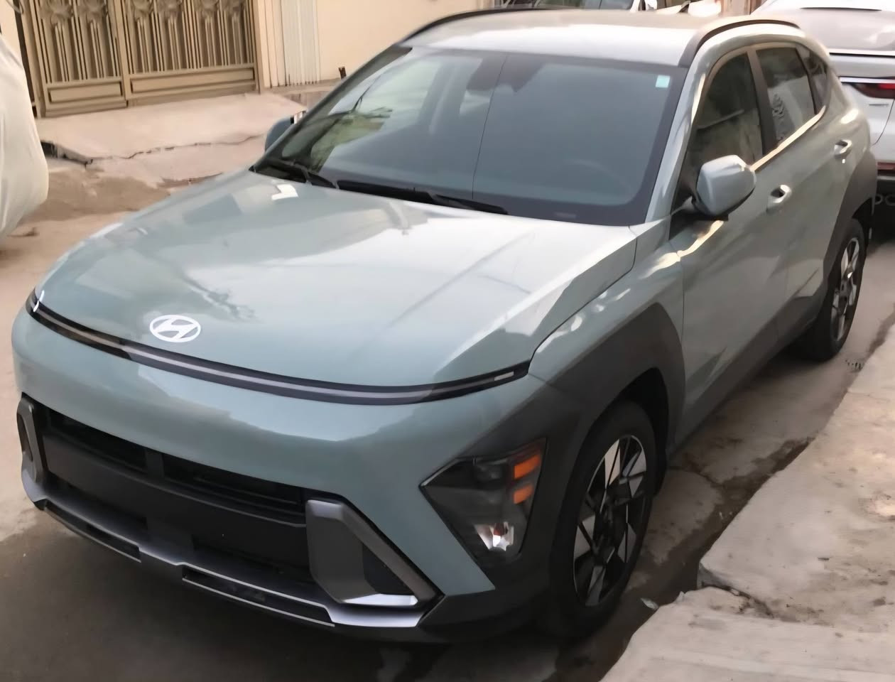 سلام عليكم للبيع (فقط) كونا موديل2025 فئة sel فول بدون فتحه فقط
(فحص مؤقت منفيس بأسمي شخصي) ماشية 11 ألف ميل

محرك دوش سعة 2.0 لتر (DOHC)

موصفات

كير (IVT) تعليق

* تشغيل السيارة عن بعد

﻿﻿نظام دخول بدون مفتاح ( بصمة ابواب + تشغيل +صندوق )

﻿﻿نظام صوت من Bose ب8 سماعات

﻿﻿شاشتين متصلة بقياس (12.3) انش تعمل

﻿﻿كامرة خلفية تدعم تنبية وتوقف الذاتي

﻿﻿تبريد شاشة قطعتين امامي وخلفي )

(sport & normal ) وضعيات قياد

 *

﻿﻿تحكمات استيرن

﻿﻿موصفات اخرى ( هند بريك بصمة + حساس اطارات +بريك رجاج تنبية 360 درجة+ نظام نزول منحدرات + تحكم بالانارة الداخلية + عدسات LED امامية + كفرات (ويل) حجم 18 + قيادة ذاتية + ABS + شاحن واير ليس + شاحن Tps بمنافذ + Auto Hold + نظام ترحيب )

لغد شاصي كفاله 

..... بدون دواخل حادث موضح بصورة ربع بنيد صبغ فقط عنوان بغداد /حي جميله سعر167ورقة وبيهة مجال بسيط

*********** محمد مندلاوي
