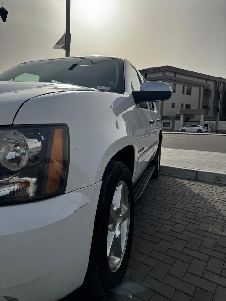 ادوات ادوات
تاهو 2009 LTZ كفاله عامه 
كير محرك حداده جديد تخم تاير جديد
مكفوله من الكص والعشائر والسياحه 
بيها طخه بالباب الخلفي ربع الاخير فقط طخه
بيها حجز مرور البصره 
***********
سعرها ١٠٥ بيها مجال 
عنوان البصره
