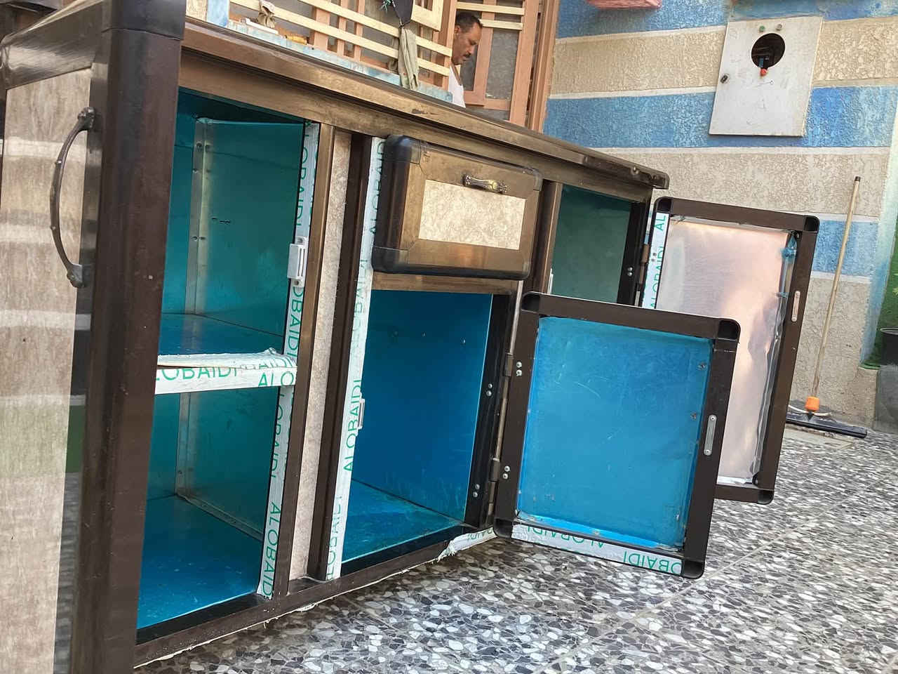 السلام عليكم ميز كاونتر تفصال نضافه فول  شوفت عينك 
سعره 90 وبيه مجال بسيط 
متواجد خاص وهاذه رقم ***********
