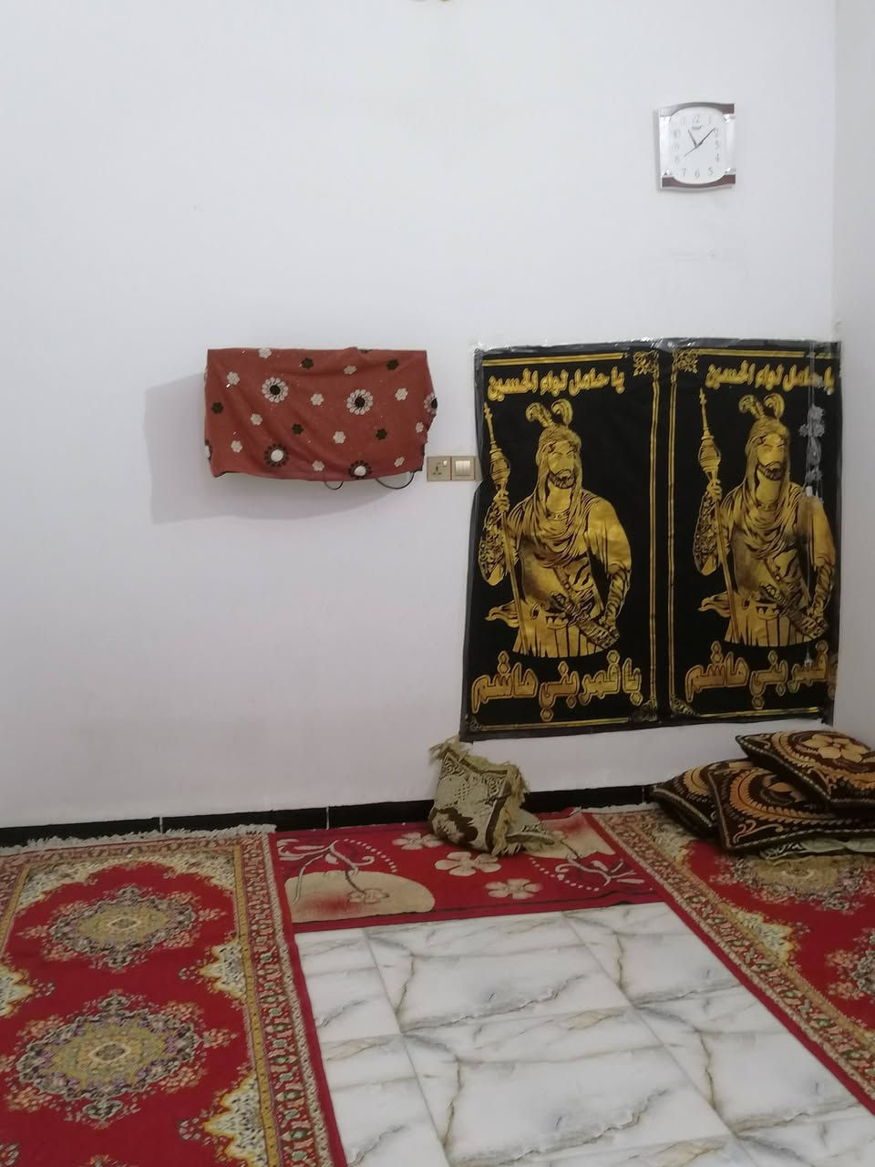 بيت للبيع مساحة 100 متر خلفي بحي الفداء متوفرة كافة الخدمات يحتوي على 
استقبال وصالة وغرفة نوم ومطبخ وصحيات داخلية وخارجية بناء جديد 
التواصل 
***********
