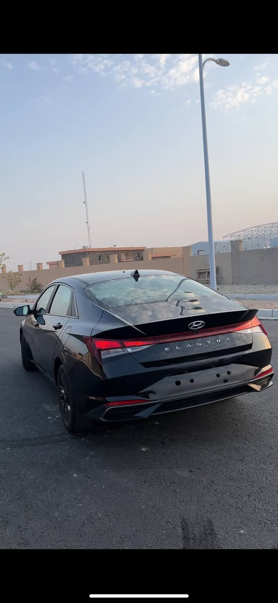 السلام عليكم
النترا ٢٠٢٣ بصرة حرة 
فول عدا الفتحة 
مكينة ٢٠٠٠ دوش
مواصفات sel 
كفالة عدا البنيد بارد بسيط بدون دواخل ولا ايرباك 
ماشية ٣٧ كيلو وليس ميل 
البصرة مناوي لجم 
جاهزة كير مكينة حدادة تبريد
 نقص زوج تايرات خلفي 
السعر ١٣٨ قفل من الاخير مستعجل على البيع
***********
