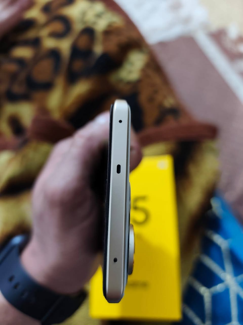 جهاز فاخر ريلمي 15برو ذاكرة 512 مواصفات عالي جدا لون ابيض جهاز استخدام شهر فقط السعر خاص او الاتصال *********** العنوان بغداد الشعب
