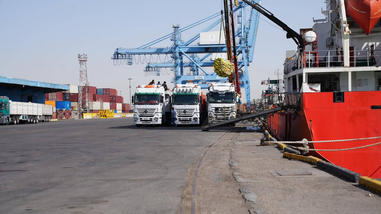 عمليات الشحن والتفريغ في ميناء ام قصر الشمالي


**إذا كنت صاحب هذا الإعلان وتريد حذفه لأي سبب، رجاءا أرسل رسالة إلى الدعم الفني**