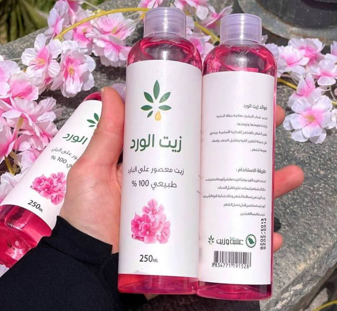 زيت الورد وزيت السعد هما زيوت طبيعية تتميز بفوائد عديدة للبشرة والشعر. زيت الورد معروف بخصائصه المرطبة والمهدئة، بينما زيت السعد يحظى بشهرة لفعاليته في تقليل نمو الشعر غير المرغوب فيه.
🌸🌸🌸🌸🌸🌸🌸
فوائد زيت الورد:
ترطيب البشرة:
زيت الورد يساعد على ترطيب البشرة بعمق، مما يجعلها تبدو أكثر نعومة وإشراقًا.
تهدئة البشرة:
يُعرف زيت الورد بخصائصه المهدئة، مما يجعله مثاليًا للبشرة الحساسة أو التي تعاني من تهيج.
تقليل التصبغات:
زيت الورد يساعد على تخفيف التصبغات والبقع الداكنة، مما يعطي البشرة مظهرًا أكثر توحدًا.
تعطير البشرة:
زيت الورد يتميز برائحة عطرة ومبهجة، مما يضيف لمسة من الهدوء والنعمة لبشرتك. 
فوائد زيت السعد:
تقليل نمو الشعر:
زيت السعد معروف بقدرته على تقليل نمو الشعر غير المرغوب فيه، خاصة عند استخدامه بعد إزالة الشعر. 
تهدئة البشرة:
زيت السعد يهدئ البشرة ويقلل من التهيج بعد إزالة الشعر، مما يمنحك راحة وانتعاشًا. 
نعومة البشرة:
زيت السعد يمنح البشرة نعومة فائقة ويجعلها تبدو صحية ولامعة. 
مضاد للأكسدة:
زيت السعد يعمل كمضاد قوي للأكسدة، مما يساعد على حماية البشرة من التلف. 
كيفية استخدام زيت الورد وزيت السعد:
زيت الورد:
يمكن استخدامه كمرطب للبشرة أو يمكن إضافته إلى زيت آخر لتعطيره.
 🌸🌸🌸🌸🌸🌸
زيت السعد:
يُفضل استخدامه بعد إزالة الشعر لتهدئة البشرة وتقليل نمو الشعر. 
ملاحظة: يجب التأكد من جودة زيت الورد وزيت السعد قبل استخدامه، ويُنصح بإجراء اختبار حساسية صغير قبل استخدامه على مساحة واسعة من البشرة.

السعرررر
قطعة / ١٥
قطعتين / ٢٤
اذا منتج ثاني ويا عابر ل١٠يصير:
قطعة / ١٠
زيت الورد وزيت السعد هما زيوت طبيعية تتميز بفوائد عديدة للبشرة والشعر. زيت الورد معروف بخصائصه المرطبة والمهدئة، بينما زيت السعد يحظى بشهرة لفعاليته في تقليل نمو الشعر غير المرغوب فيه.


**إذا كنت صاحب هذا الإعلان وتريد حذفه لأي سبب، رجاءا أرسل رسالة إلى الدعم الفني**