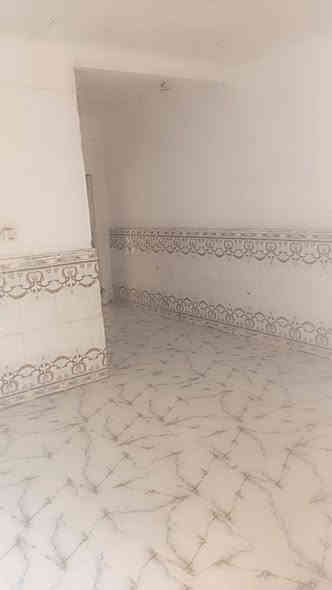 بيت زراعي للبيع امامي بالاسكان الصناعي النزله الاولى مساحه 100مترالسعر48وبيه مجال ***********
