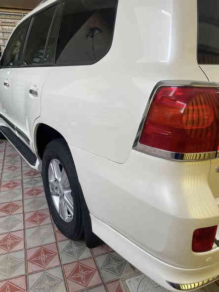 السلام عليكم 
لاندكروز موديل 2013 ابريم اصل فول 1/1رقم اربيل الدولي باسمي شخصيًا سيارة جديدة بمعنى الكلمة كفالة حتى الدعاميات من قطرة صبغ ماشيه150 استخدام شخصي مكينه 8 4600 
السعر 425 
للاستفسار ***********
***********
