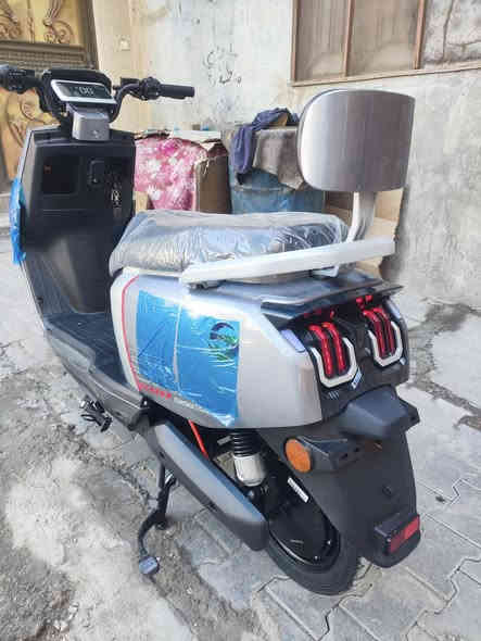 السلام عليكم درجة شحن جديد الساحه زيرو غير مستعمل 0كيلو متر شركة الجوهرة البحريه  موديل 26 تصفية مخازن ***********  سعر 750 قفل عنوان بغداد ساحة الوثبة6بطارية كبير دبل سرعه 80 حقيقة ملف 2000
